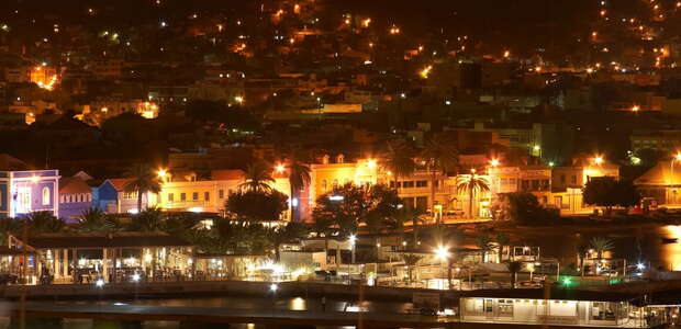 Kapverden Rundreise São Vicente: Mindelo bei Nacht