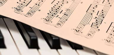 Piano und Noten (Ausschnitt)