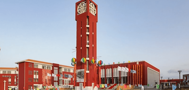 In rot gehaltener neuer Uni-Campus in Praia