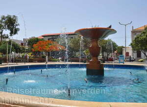 Placa Albuquerque in Praia mit Springbrunnen