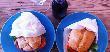 São Vicente: Aquiles Eco Hotel - lokale Snacks - Bier und belegte Brötchen